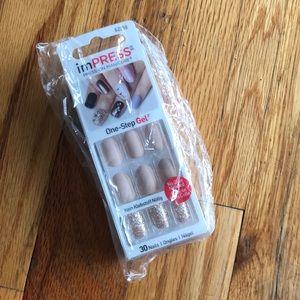 Kiss imPRESS Press On Manicure